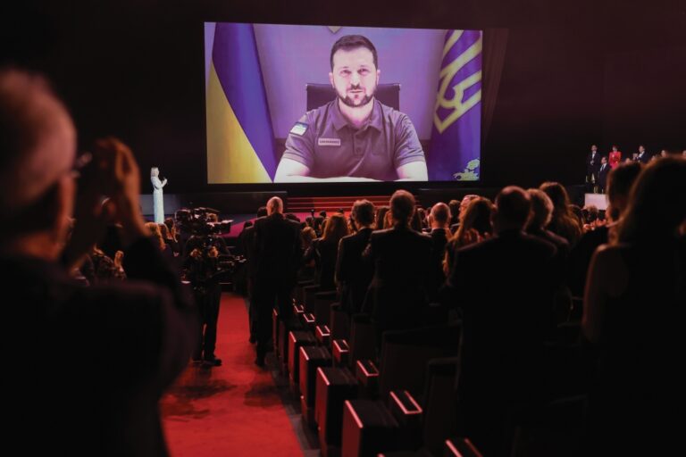 Des cinéastes ukrainiens protestent contre le « génocide » russe à l’avant-première de Cannes