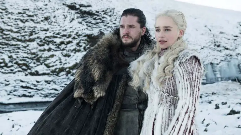 George RR Martin et Emilia Clarke révèlent les détails du spin-off de Jon Snow