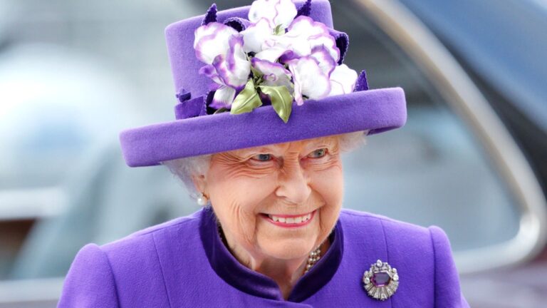 La reine Elizabeth II à Hollywood : 15 stars qui ont joué le monarque britannique