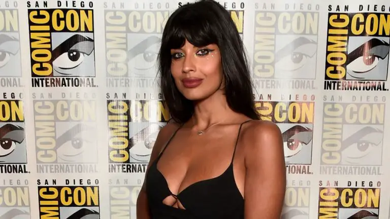 La star de « She-Hulk » Jameela Jamil clarifie sa réaction aux critiques des fans sur la perruque : « Je suis de leur côté »