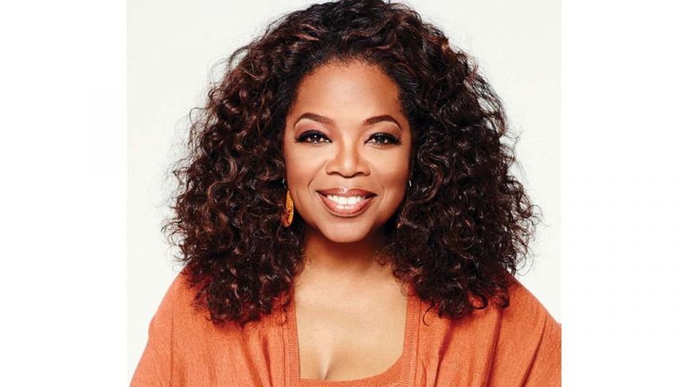 Oprah Winfrey prête pour le téléthon « Lead With Love » de Project Angel Food