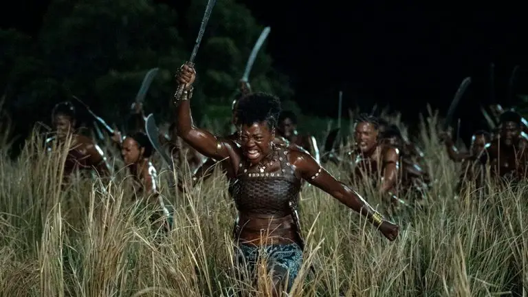 Viola Davis mène de braves guerriers au combat dans la bande-annonce de « The Woman King »