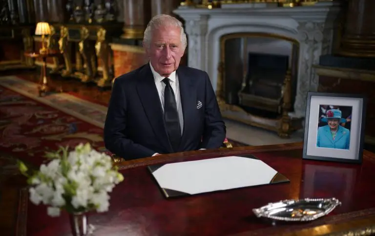 Charles III officiellement proclamé roi lors d’une cérémonie royale télévisée pour la première fois