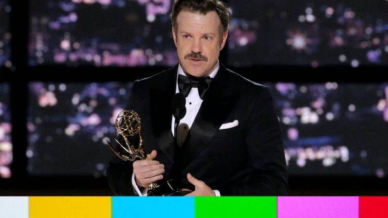 Emmys : Jason Sudeikis remporte son deuxième Emmy par intérim pour « Ted Lasso »