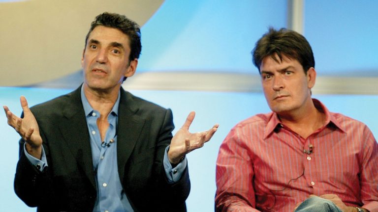 Chuck Lorre a revisité le drame de Charlie Sheen sur « Two and a Half Men » avec un nouveau pitch de sitcom