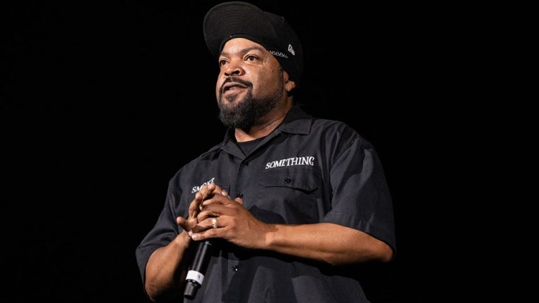 Ice Cube confirme qu’il a perdu un rôle de film de 9 millions de dollars à cause du vaccin COVID-19: « F *** That Jab »