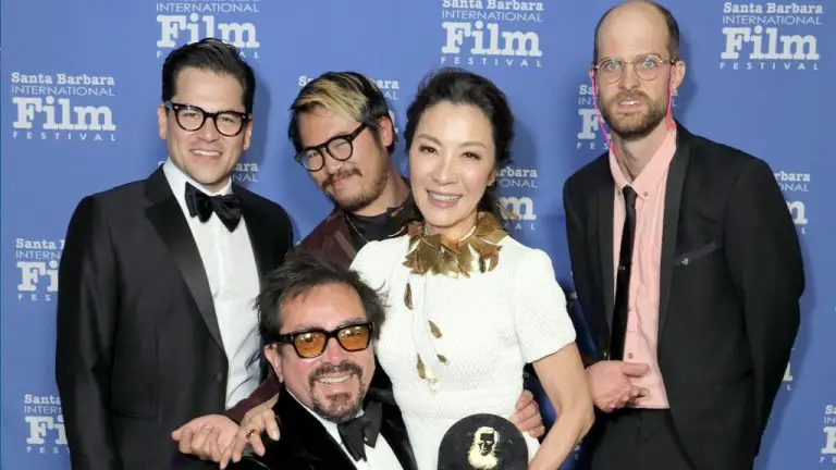 Michelle Yeoh accepte le prix Kirk Douglas du Santa Barbara Film Fest : « Vous ne pouvez pas laisser la peur vous arrêter »