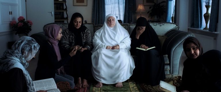 Critique « After Love »: Joanna Scanlan brille en tant que veuve en deuil dans un premier long métrage sensible