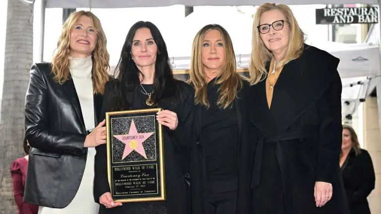 Courteney Cox retient ses larmes lors de l’événement Walk of Fame avec les stars de « Friends » Jennifer Aniston, Lisa Kudrow