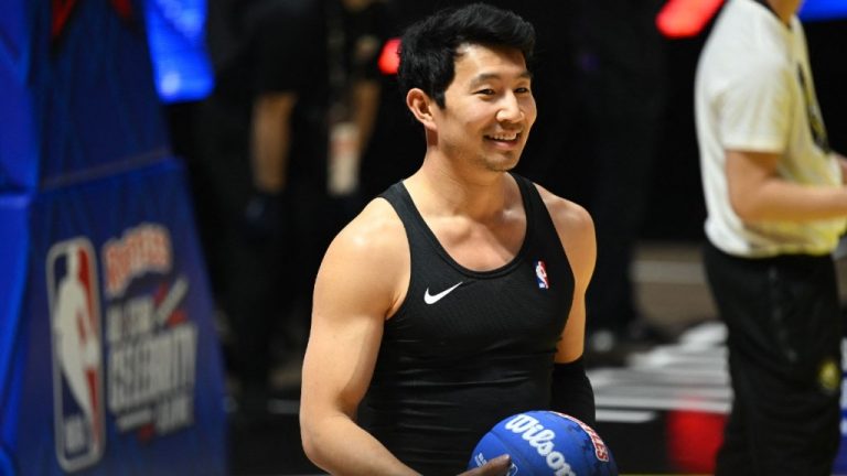 Simu Liu critique le segment des sosies de célébrités pendant le week-end des étoiles de la NBA : « Ce n’était pas cool »