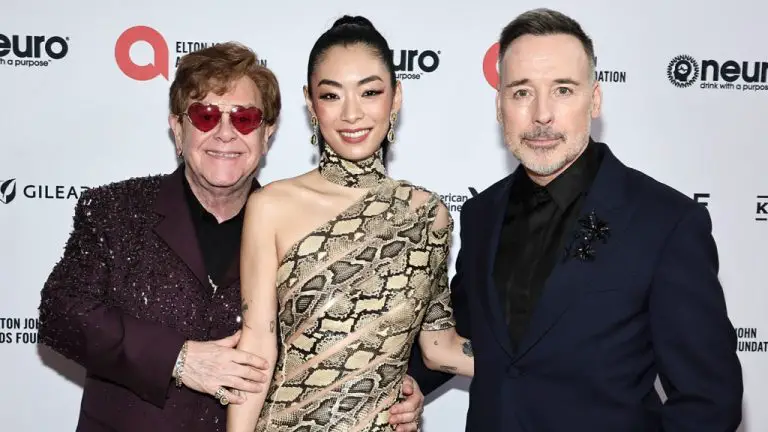 La soirée annuelle des Oscars d’Elton John lève 9 millions de dollars pour la Fondation contre le sida lors d’une célébration étoilée
