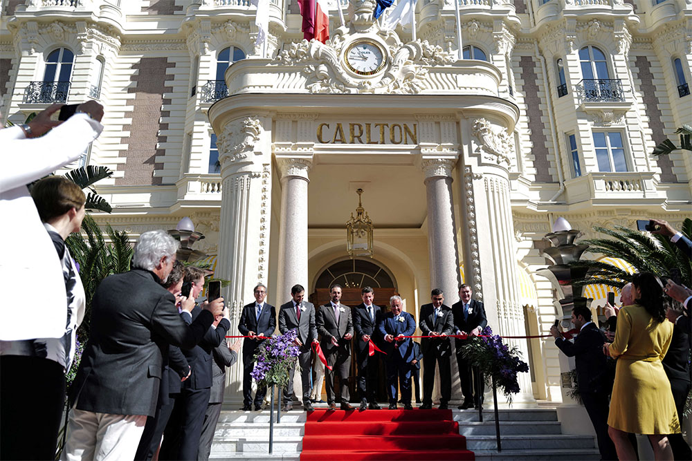 Le maire de Cannes centre David Lisnard participe à la cérémonie d'inauguration du nouveau 