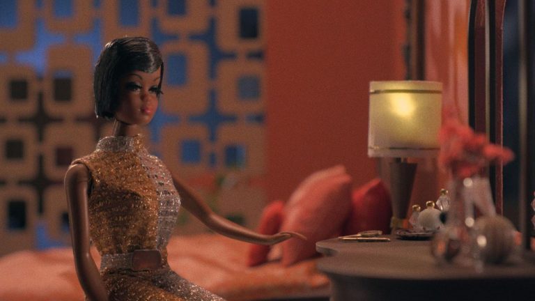Critique de « Black Barbie: A Documentary »: Une histoire fascinante mais floue d’une poupée révolutionnaire