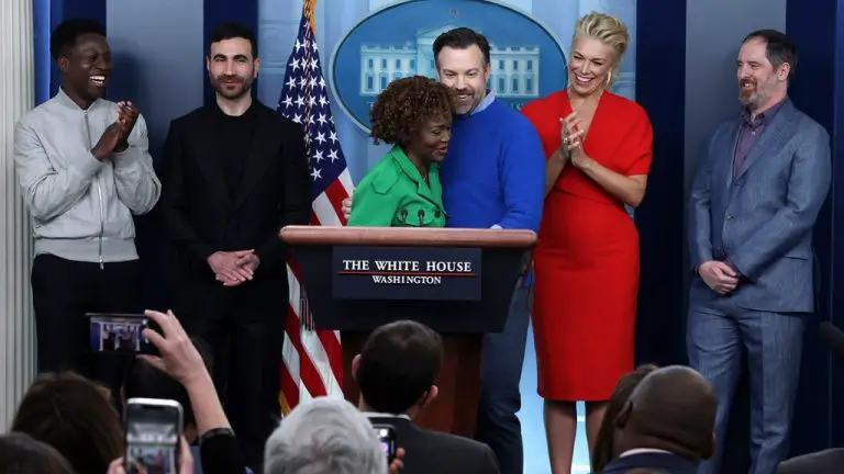 Jason Sudeikis, le casting de « Ted Lasso » fait la promotion de la sensibilisation à la santé mentale à la Maison Blanche avec une apparition surprise de l’acteur Trent Crimm