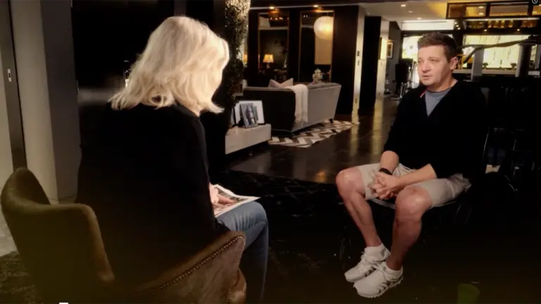 Jeremy Renner réalise sa première interview depuis l’accident de chasse-neige avec Diane Sawyer