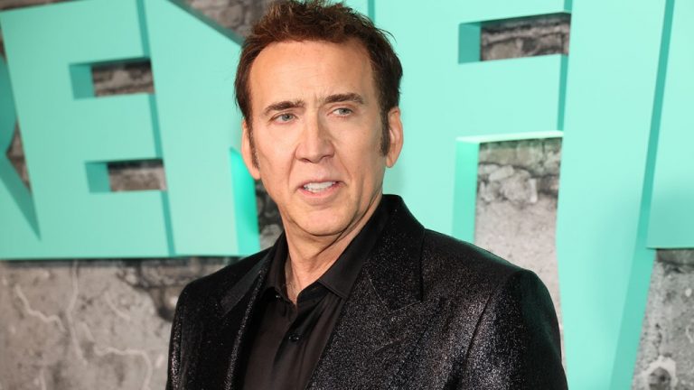 Nicolas Cage rejette les informations selon lesquelles il aurait joué le rôle de Dracula sur le tournage de « Renfield » : « J’ai eu beaucoup de rires entre les prises »