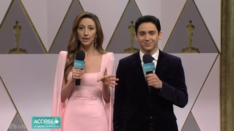 ‘SNL’ Cold Open se moque des Oscars avec Slapgate, Jamie Lee Curtis, George Santos Références