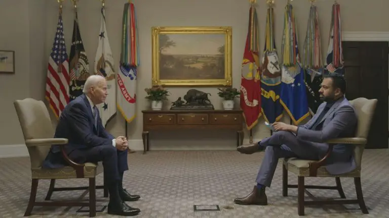 ‘The Daily Show’ décroche une interview du président Biden avec l’hôte invité Kal Penn