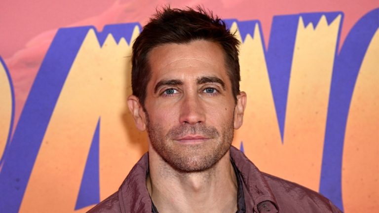 Jake Gyllenhaal dit que Guy Ritchie l’a forcé à « lâcher prise » pour « The Covenant »: « Contrairement à tout ce que j’ai jamais fait »