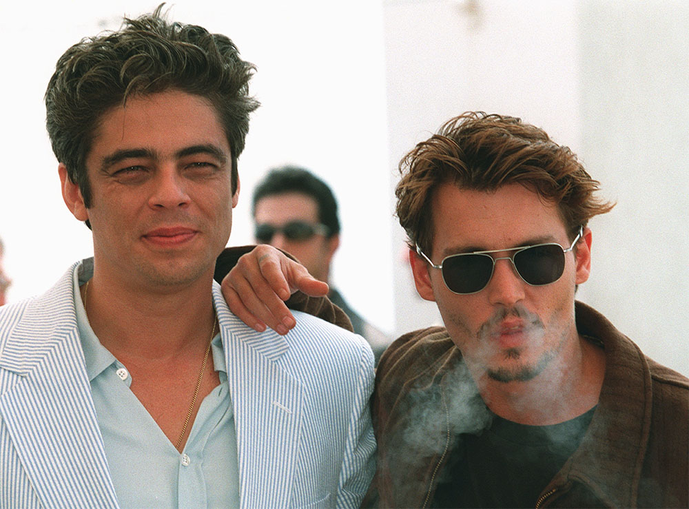 Benicio Del Toro et Johnny Depp posent pour les photographes lors d'un photocall pour leur film 