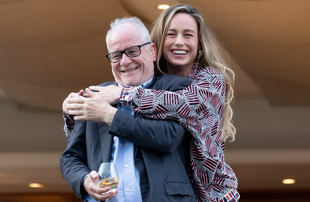 (LR) Thierry Fremaux et Brie Larson assistent au dîner du jury avant le 76e festival de Cannes à l'hôtel Martinez In The Unbound Collection By Hyatt le 15 mai 2023 à Cannes, France.