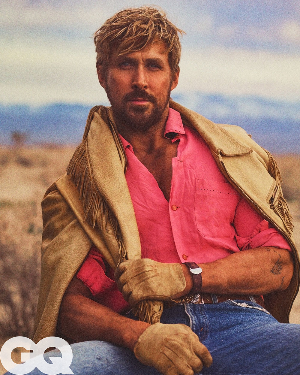 Ryan Gosling apparaît sur la couverture du numéro d'été mondial de GQ.