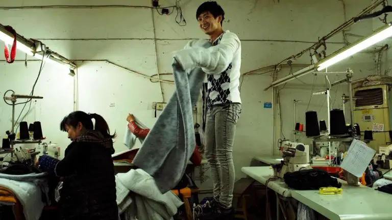 Critique de « Jeunesse (printemps) »: le portrait documentaire extrêmement dense et détaillé de Wang Bing sur les travailleurs du vêtement de Chine orientale