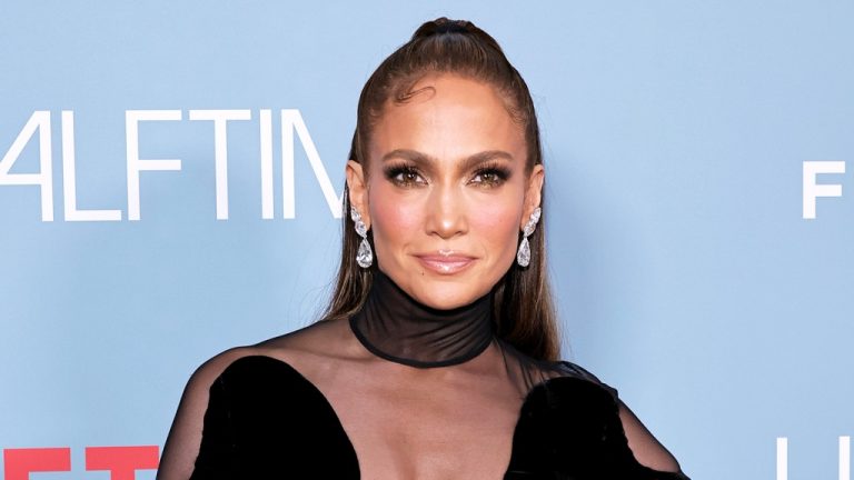 Jennifer Lopez souhaite avoir eu plus de rôles d’action « autonomisants » alors qu’elle était « un peu plus vive »