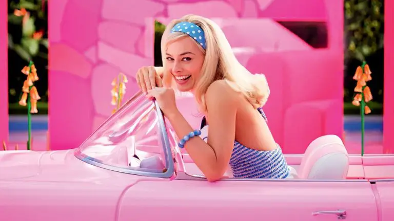 Margot Robbie révèle comment la scène de pied emblématique de « Barbie » a été filmée