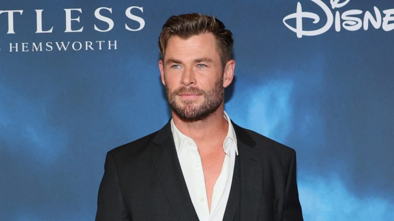 Chris Hemsworth dit que les critiques du réalisateur à l’égard du MCU sont « super déprimantes », les critiques mélangées de « Thor 4 » jusqu’au film étant « trop ​​idiotes »