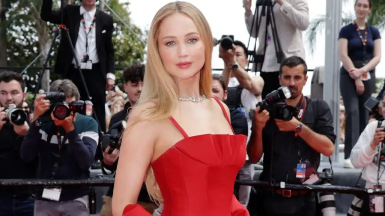 Jennifer Lawrence clarifie Cannes Flip-Flop Ensemble: « Je ne faisais pas de déclaration politique »