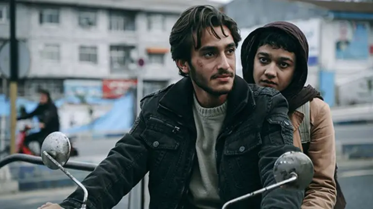 Critique de ‘Empty Nets’: un premier long métrage impressionnant est un coup de poing iranien à propos d’un homme financièrement désespéré