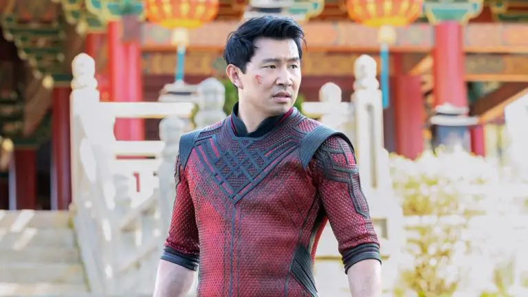 Simu Liu dit que la suite de « Shang-Chi » de Marvel continue d’être repoussée