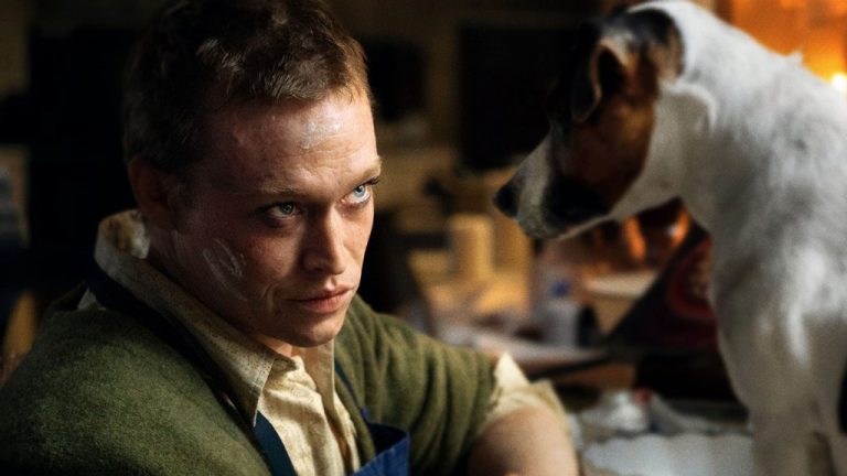Venise : Caleb Landry Jones et Luc Besson parlent du casting de 70 chiens pour « Dogman »