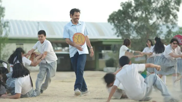 Un participant lance un fonds pour l’éducation inspiré du prochain film d’Eugenio Derbez, « Radical »