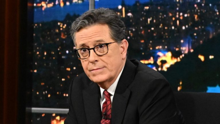 « The Late Show » annule une semaine de spectacles alors que Stephen Colbert se remet du COVID-19