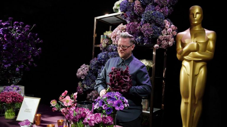 Un incendie suspect détruit le jardin du célèbre fleuriste des Oscars Mark’s à Sherman Oaks