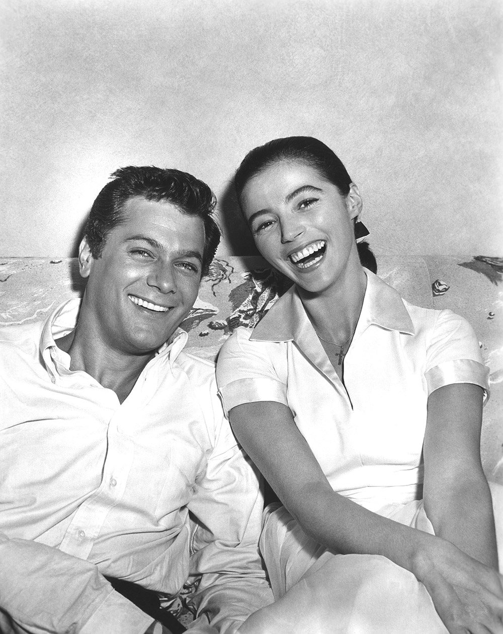 L'HISTOIRE DE MINUIT, Tony Curtis, Marisa Pavan, sur le plateau, 1957