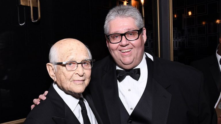 David Mandel se souvient du moment des Emmys 2017 de Norman Lear