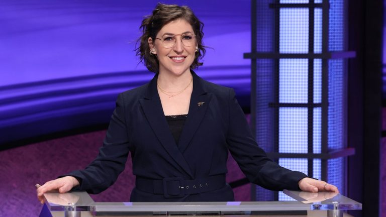 Mayim Bialik dit qu’elle n’anime plus l’émission syndiquée « Jeopardy »