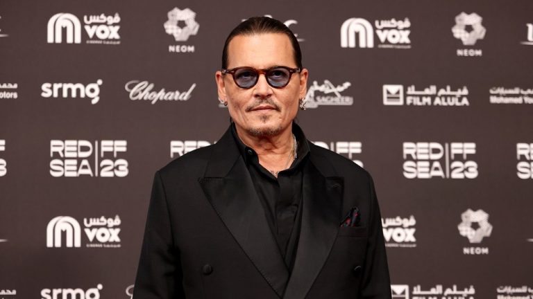 « We Love You Johnny ! » : Depp reçoit le traitement de rock star en Arabie Saoudite