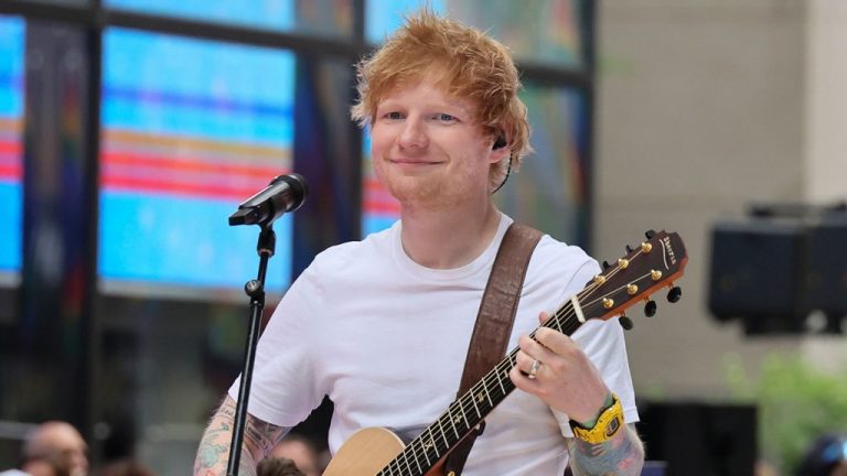 Ed Sheeran remporte le premier Emmy pour la musique et les paroles originales de « Ted Lasso »