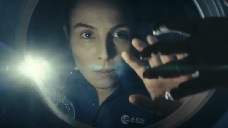 La bande-annonce de « Constellation » d’Apple taquine Noomi Rapace et Jonathan Banks dans un thriller de science-fiction