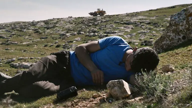 Des militants palestiniens combattent les soldats israéliens dans la bande-annonce du documentaire « No Other Land » (exclusif)