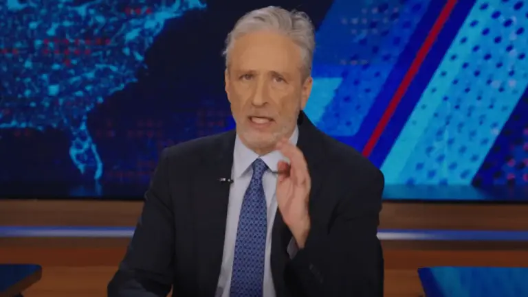 Jon Stewart donne sa solution pour la paix entre Israël et le Hamas dans une émission quotidienne