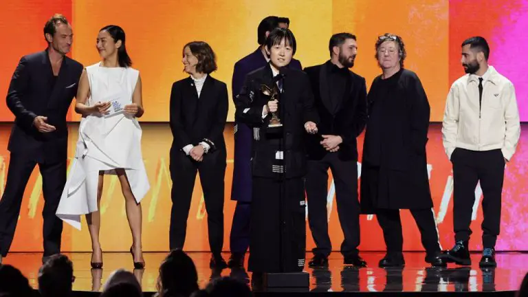 La chanson de Céline fait référence aux thèmes de « Past Lives » tout en acceptant le prix du meilleur long métrage aux Spirit Awards