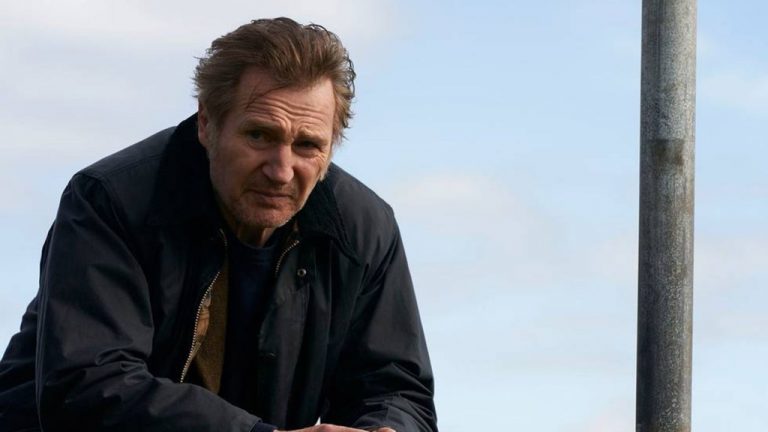 Liam Neeson parle de sa collaboration avec des amis irlandais dans un nouveau film et des raisons pour lesquelles il a dit oui à la suite de « Naked Gun »