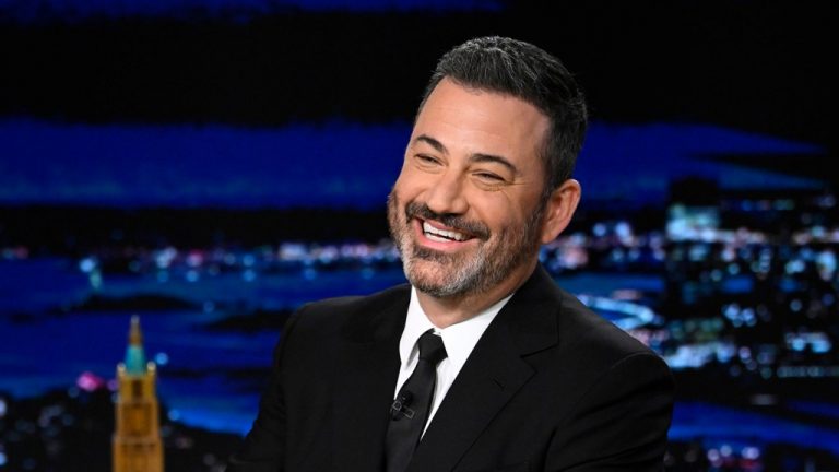 Jimmy Kimmel dit que Trump était « le plus gros connard » aux Oscars dans le monologue de « Tonight Show »