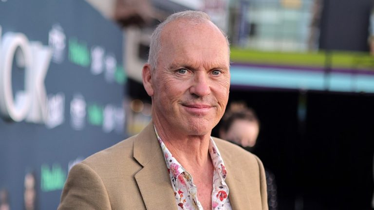 Michael Keaton dit qu'il a vu un extrait de la suite de « Beetlejuice » : « C'est tellement amusant »