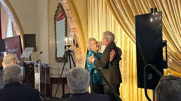 Steven Spielberg accepte l'honneur de la Fondation USC Shoah et se dit « de plus en plus alarmé » par l'antisémitisme